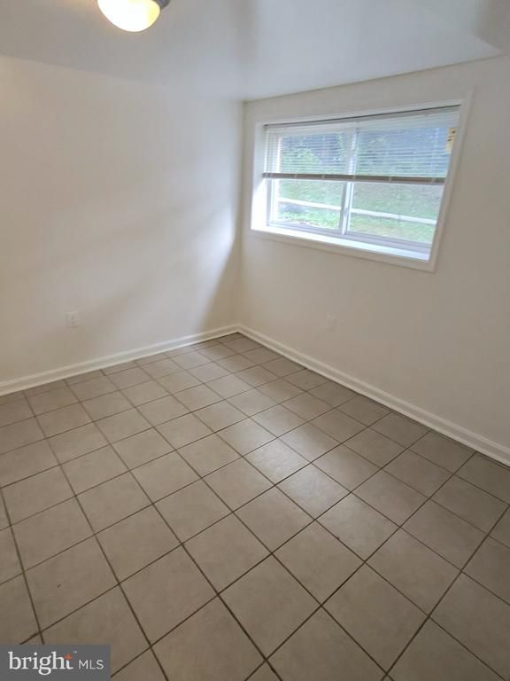 407 Lebaum St SE #4, Washington, DC 20032