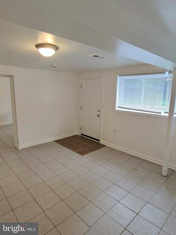 407 Lebaum St SE #4, Washington, DC 20032