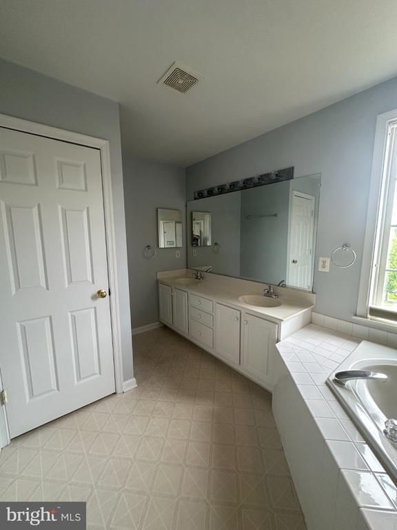 45760 Smoketree Ter, Sterling, VA 20166