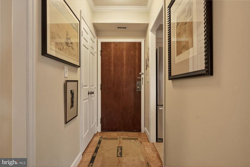 801 S Pitt St #418, Alexandria, VA 22314
