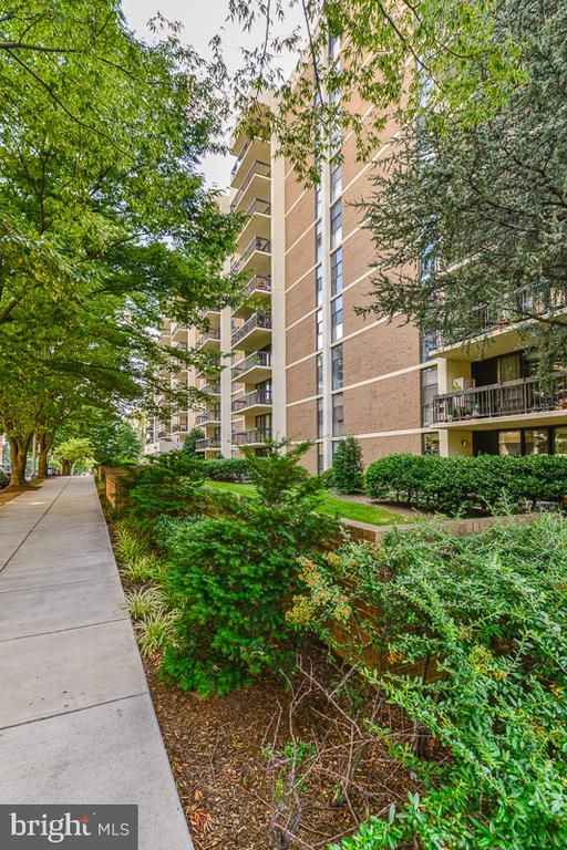 1016 S Wayne St #408, Arlington, VA 22204