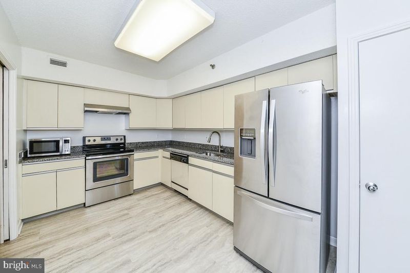 1016 S Wayne St #408, Arlington, VA 22204