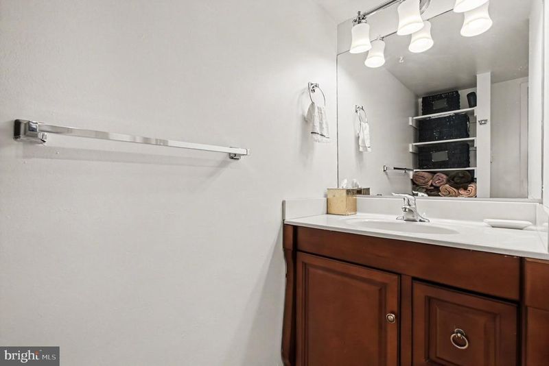 2059 Huntington Ave #1000, Alexandria, VA 22303