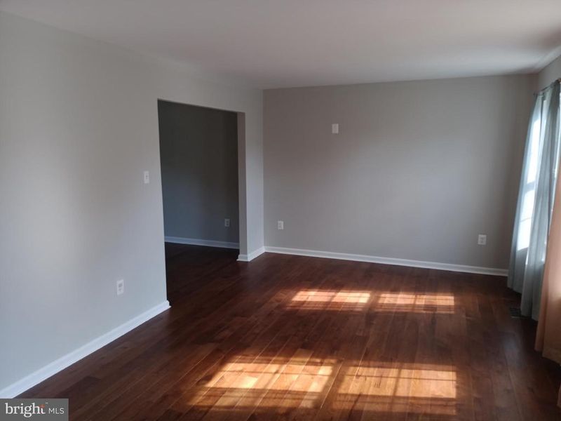 345 Silver Ridge Dr, Sterling, VA 20164