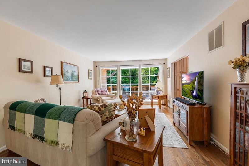 6006 Merryvale Ct, Springfield, VA 22152