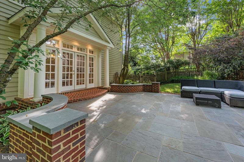 4928 Little Falls Rd, Arlington, VA 22207