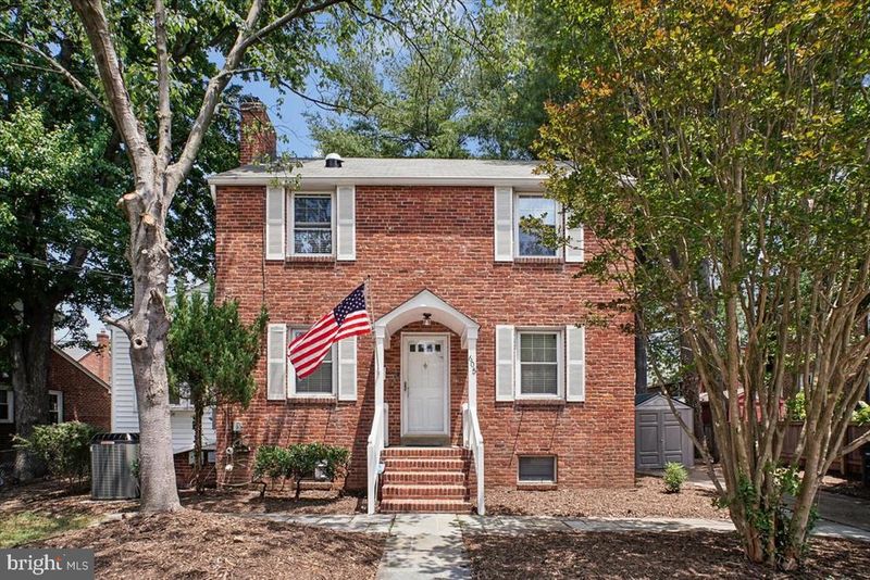 605 N Frederick St, Arlington, VA 22203