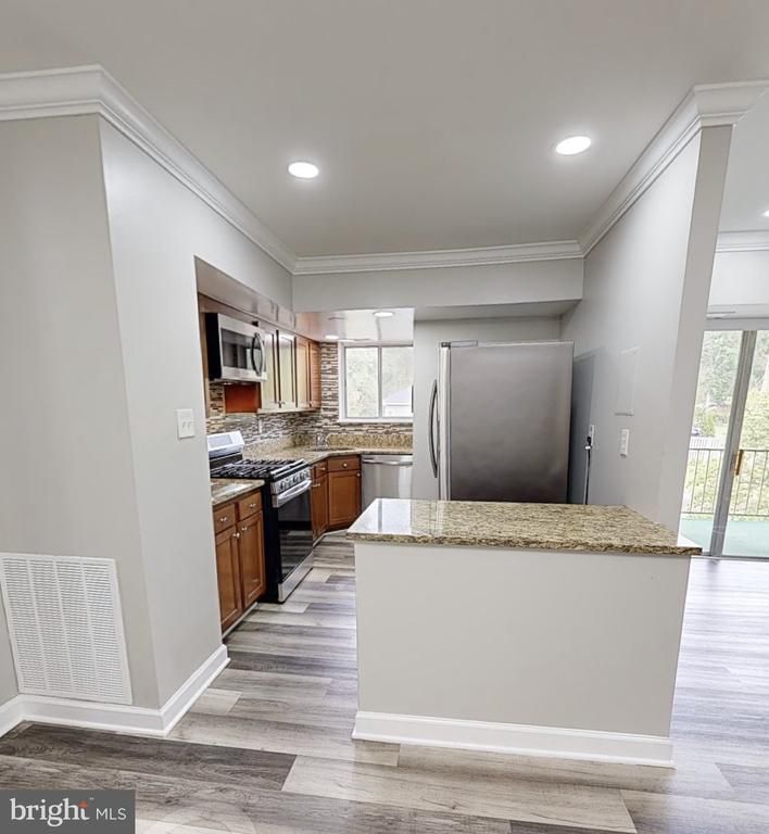 3700 N Rosser St #204, Alexandria, VA 22311