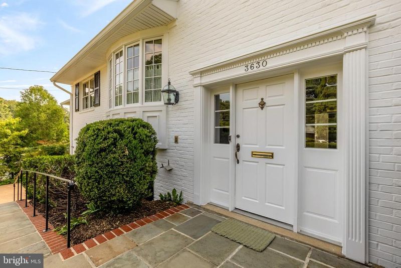 3630 37th St N, Arlington, VA 22207