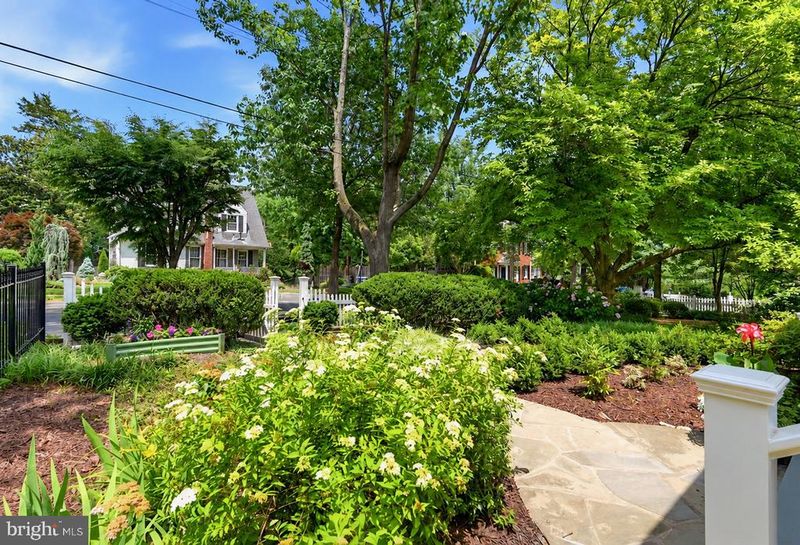 3722 Mckinley St NW, Washington, DC 20015