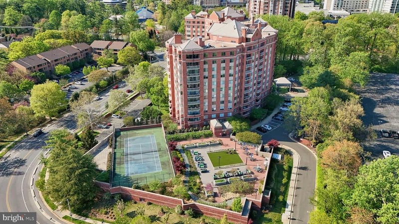 5802 Nicholson Ln #2-602, North Bethesda, MD 20852