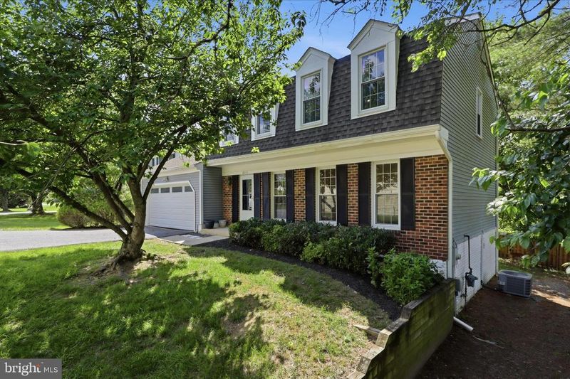 8615 Aqueduct Rd, Potomac, MD 20854