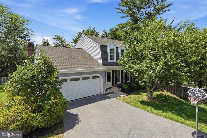 8615 Aqueduct Rd, Potomac, MD 20854