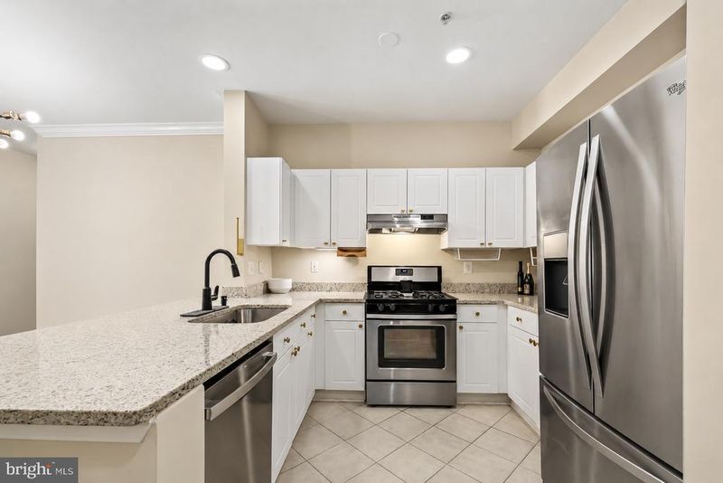 11397 Aristotle Dr #11-409, Fairfax, VA 22030