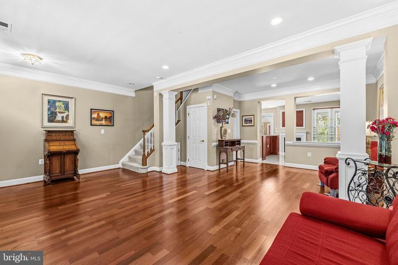 313 Hillwood Ave, Falls Church, VA 22046