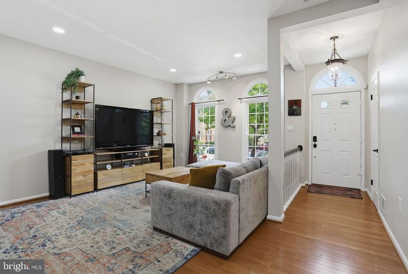 6152 Wellington Commons Dr, Alexandria, VA 22310