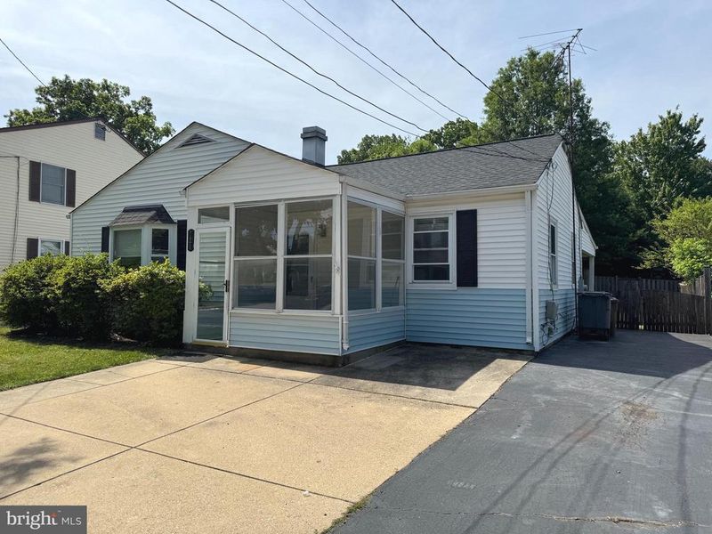 721 Crabb Ave, Rockville, MD 20850