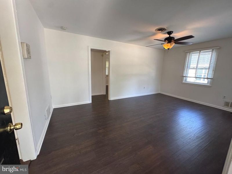 721 Crabb Ave, Rockville, MD 20850