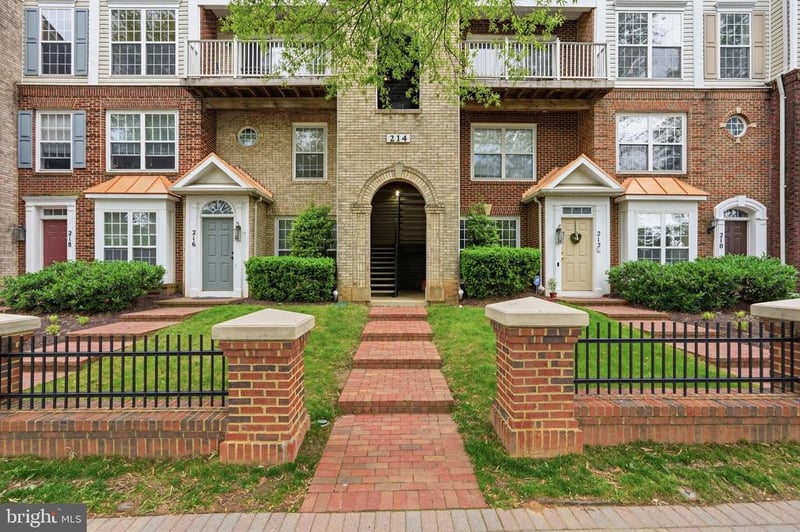 214 Fallsgrove Blvd #12, Rockville, MD 20850
