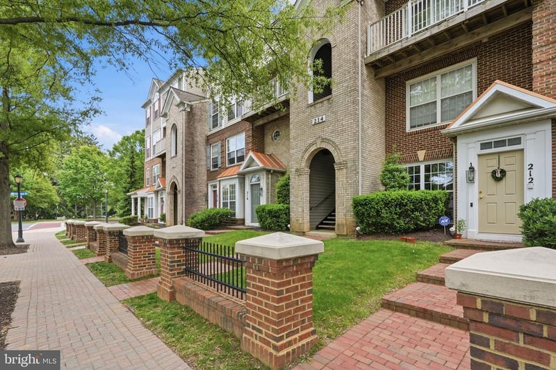 214 Fallsgrove Blvd #12, Rockville, MD 20850