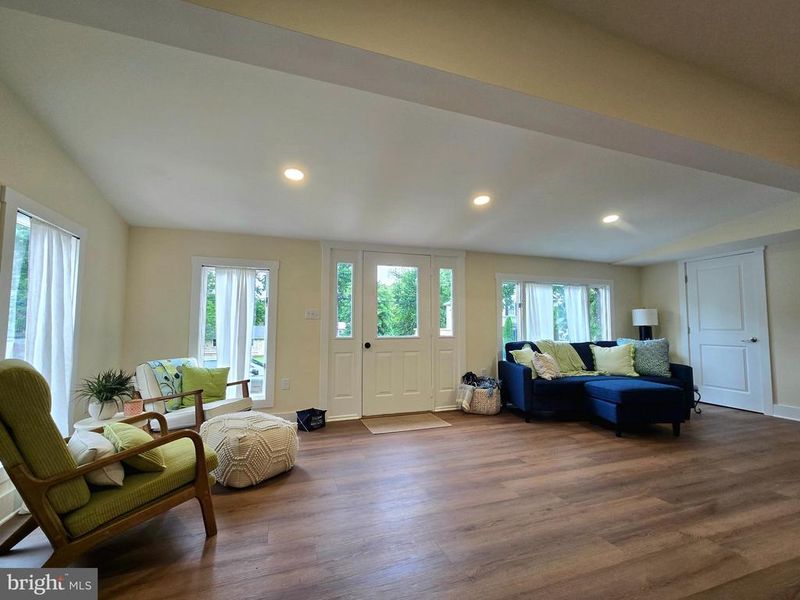 261 Arundel Rd, Pasadena, MD 21122