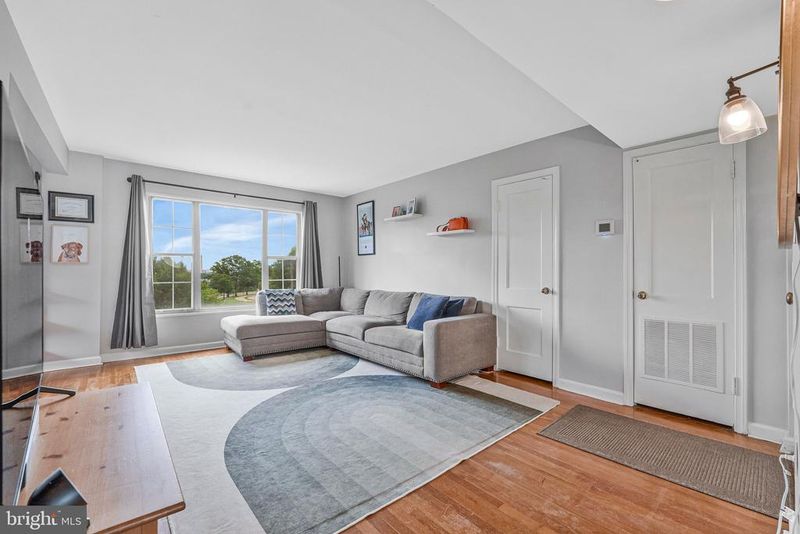 1427 N Nash St N #N-202, Arlington, VA 22209