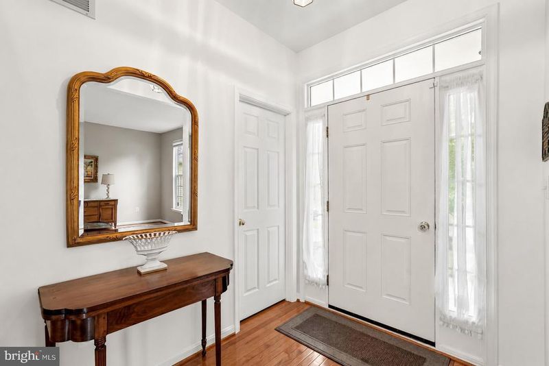 35551 Sarasota St, Round Hill, VA 20141