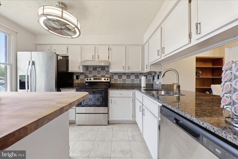 3 Valley Park Ct, Damascus, MD 20872