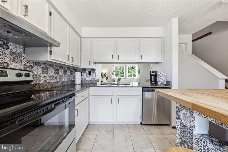 3 Valley Park Ct, Damascus, MD 20872