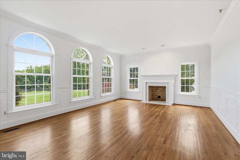 1051 Kelso Rd, Great Falls, VA 22066