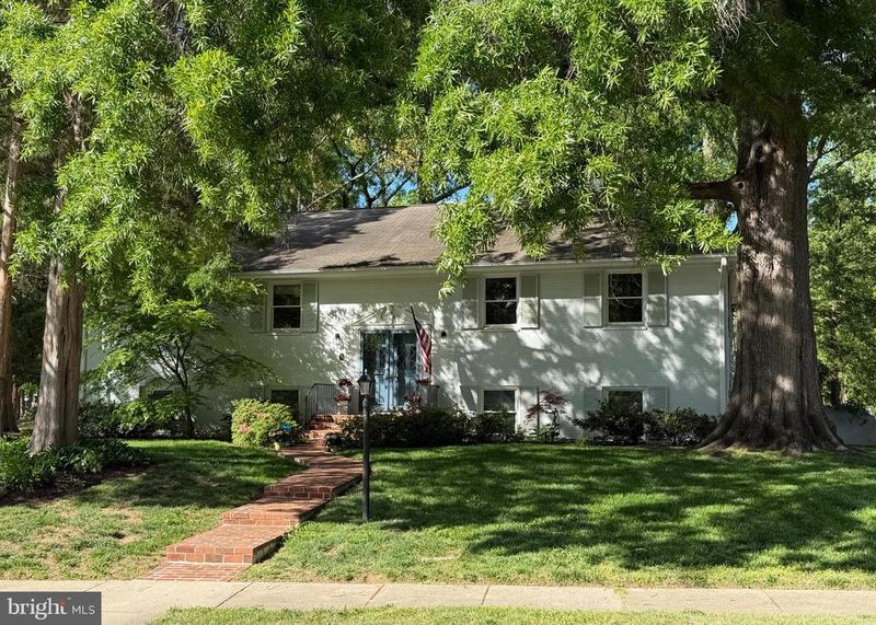 1014 Potomac Ln, Alexandria, VA 22308