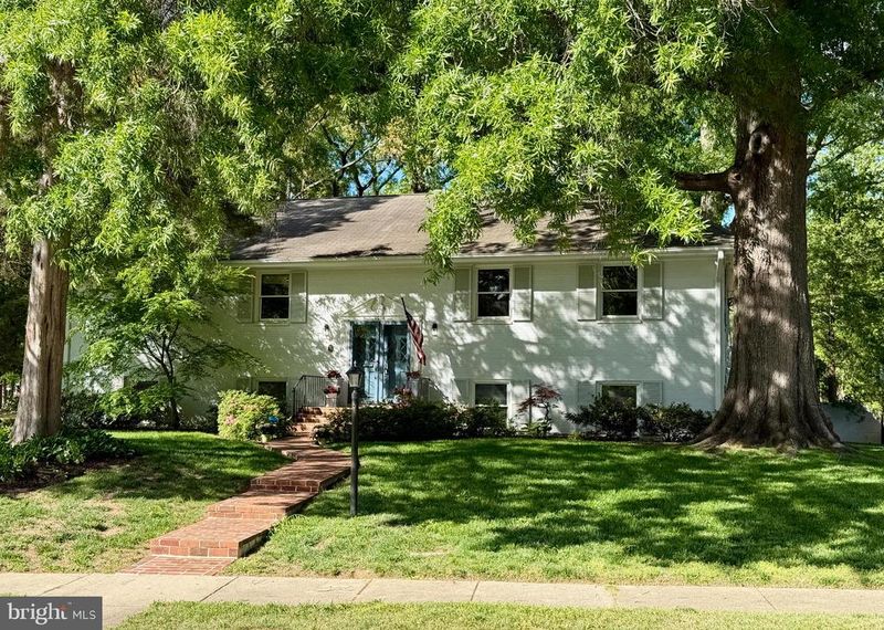 1014 Potomac Ln, Alexandria, VA 22308
