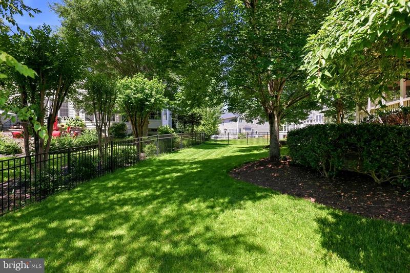 44205 Riverpoint Dr, Leesburg, VA 20176