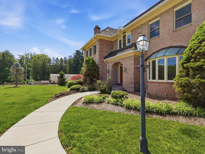 1051 Kelso Rd, Great Falls, VA 22066