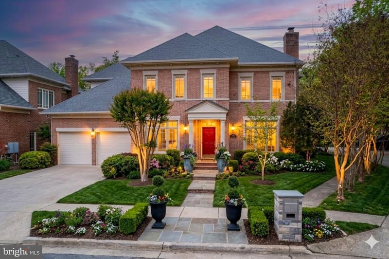6723 Honesty Dr, Bethesda, MD 20817