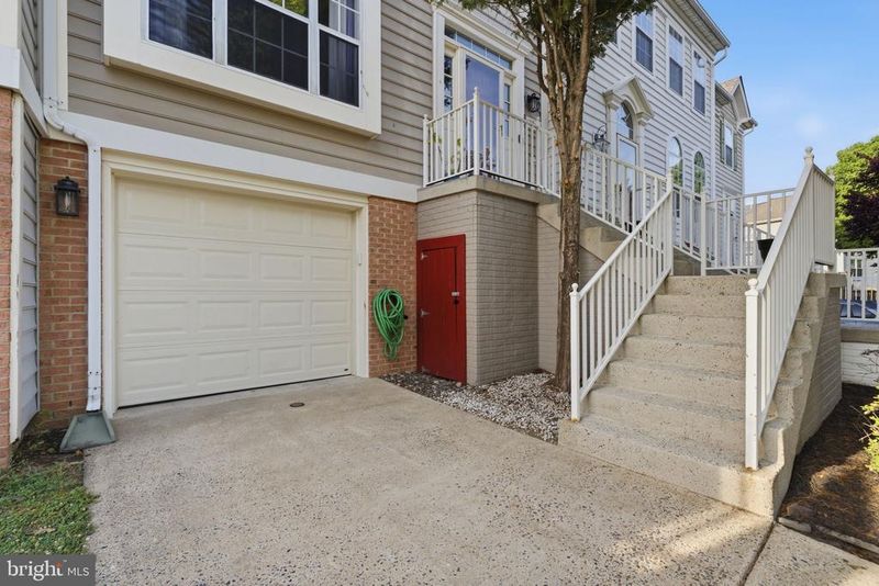 14312 Montverd Ct, Centreville, VA 20121