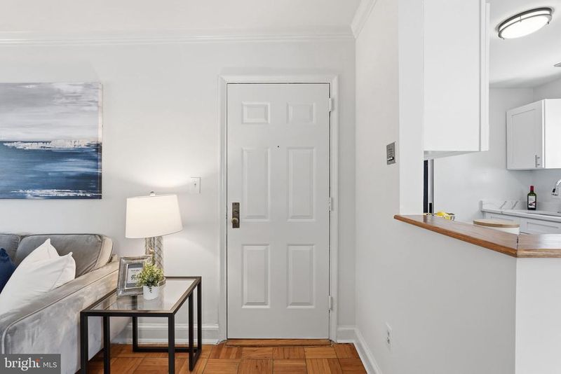 1608 W Abingdon Dr #302, Alexandria, VA 22314