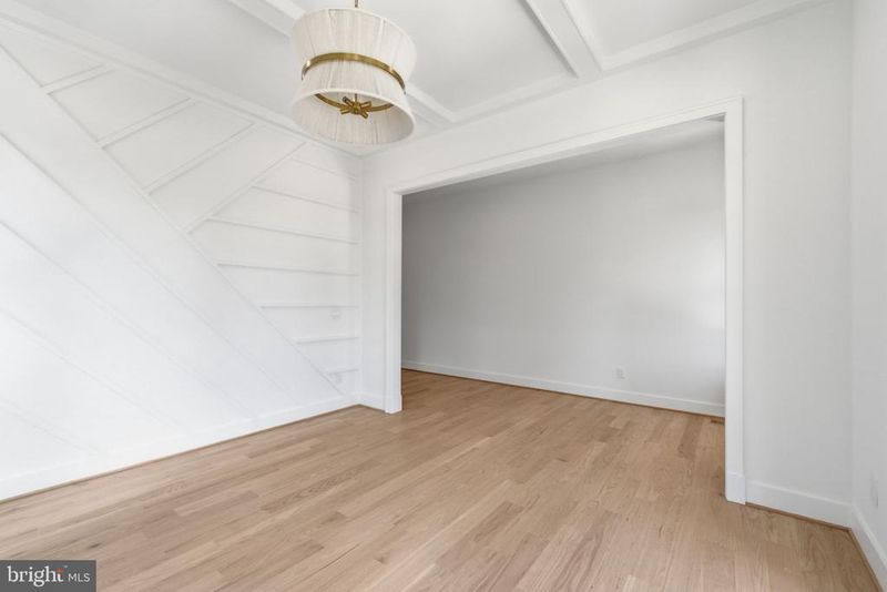 6908 Mount Daniel Dr, Falls Church, VA 22046