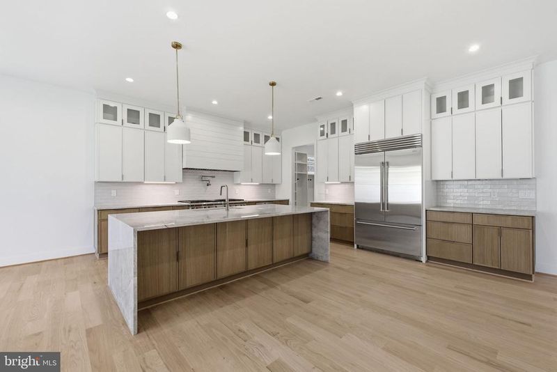 6908 Mount Daniel Dr, Falls Church, VA 22046