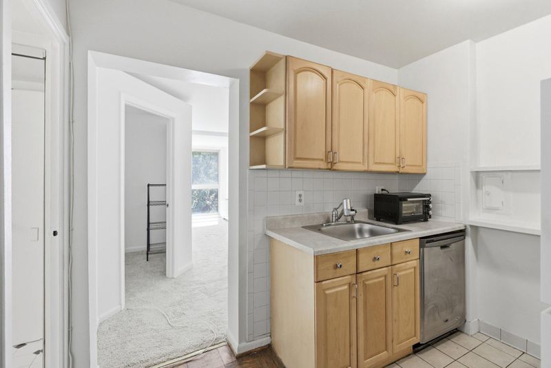 922 24th St NW #418, Washington, DC 20037