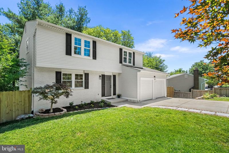 2851 Edgelea Rd, Vienna, VA 22181