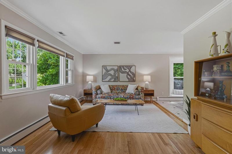 12006 Wayland St, Oakton, VA 22124