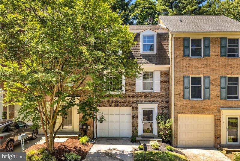 8 Sangamore Ct, Bethesda, MD 20816