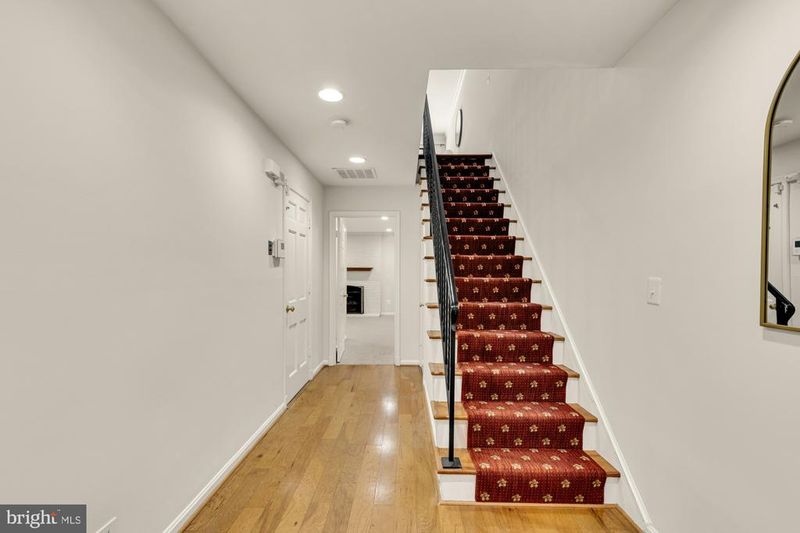 8 Sangamore Ct, Bethesda, MD 20816