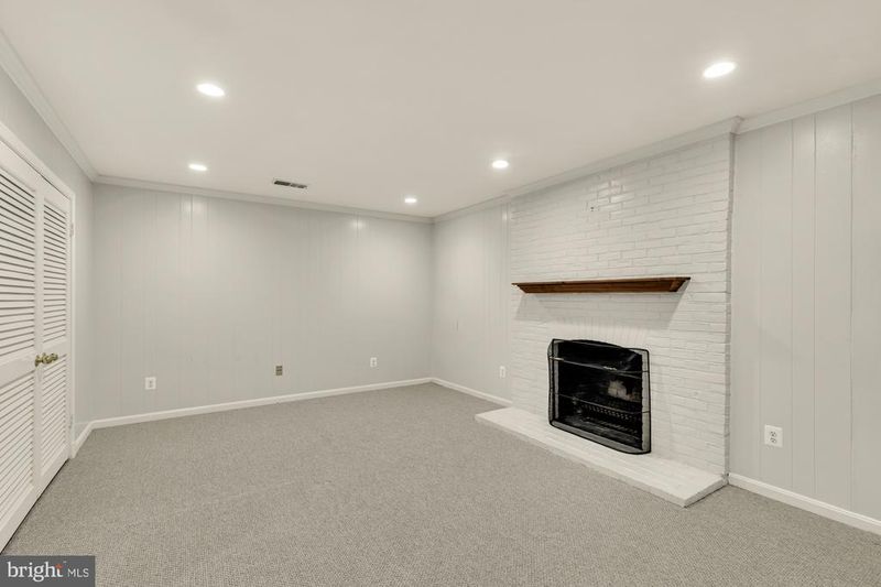8 Sangamore Ct, Bethesda, MD 20816