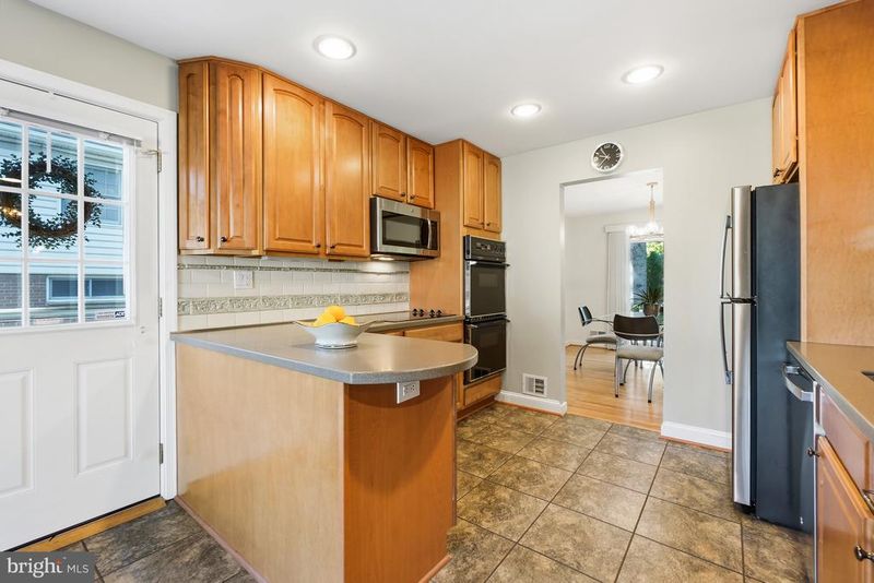 14313 Barkwood Dr, Rockville, MD 20853