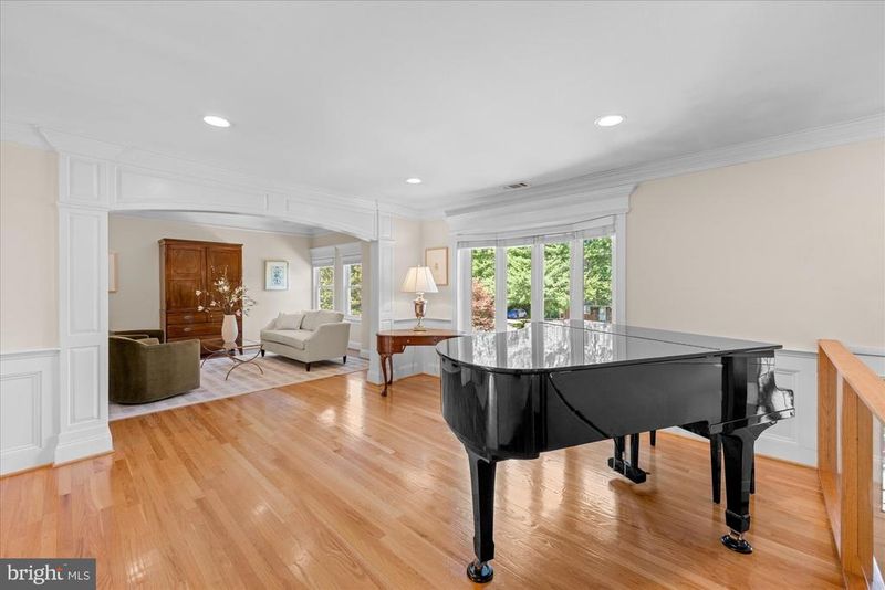 816 Constellation Dr, Great Falls, VA 22066
