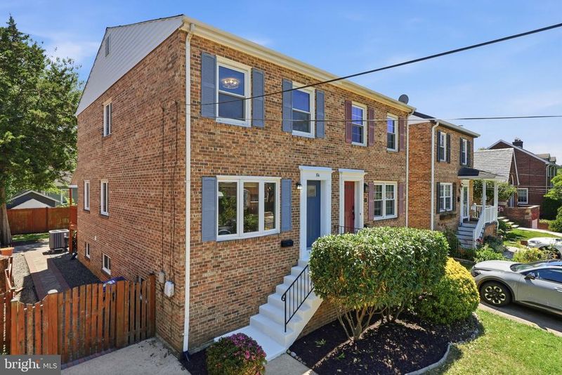 19 E Myrtle St #A, Alexandria, VA 22301