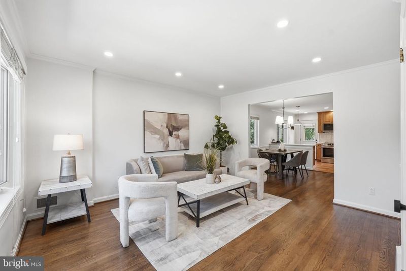 19 E Myrtle St #A, Alexandria, VA 22301
