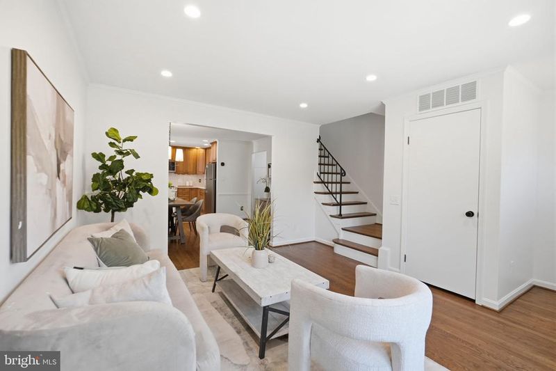 19 E Myrtle St #A, Alexandria, VA 22301